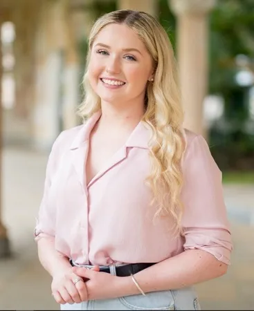 Female graduate for 2023