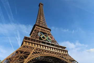 Photo of the Effie tower with the Olympic games rings