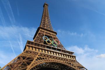 Photo of the Effie tower with the Olympic games rings
